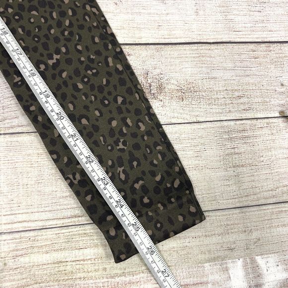 SPANX Look at Me Now Seamless Olive Green Leopard Print Leggings Size M NWT - Picture 11 of 11